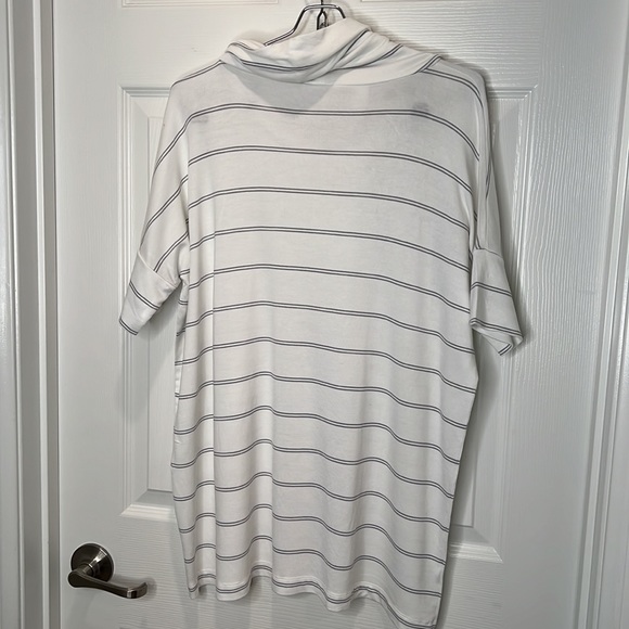 LOFT OUTLET LOUNGE XS Short Sleeve White and Gray striped Shirt. - Picture 4 of 16